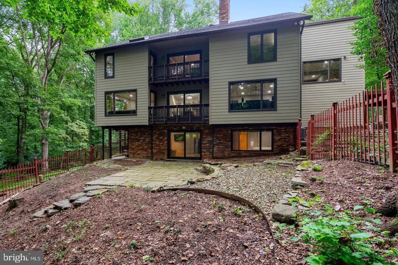 10227 Lawyers Rd, Vienna, VA 22181