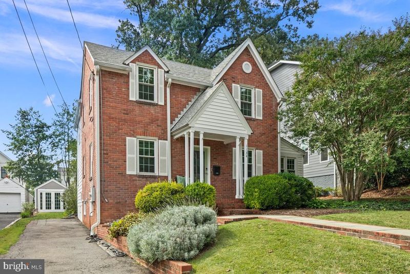 1134 N Harrison St, Arlington, VA 22205
