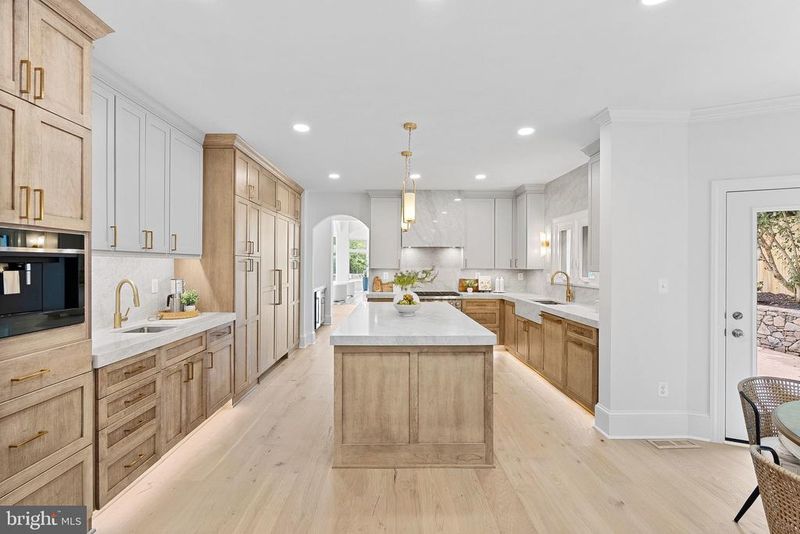 6121 Long Meadow Rd, Mclean, VA 22101