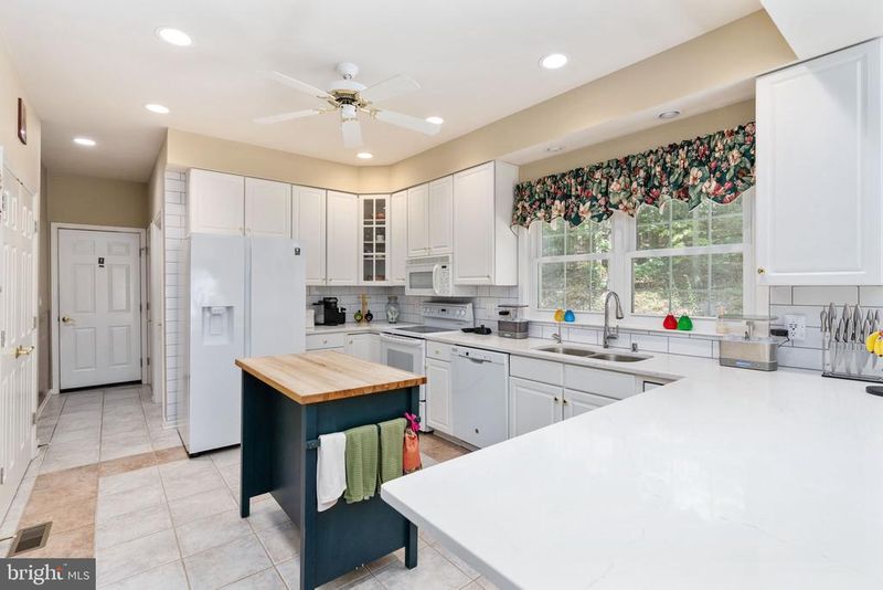 2286 Richmond Hw, Stafford, VA 22554