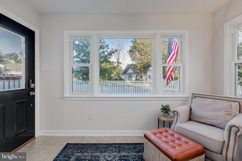 6114 Bangor Dr, Alexandria, VA 22303