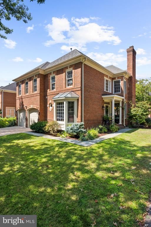 4825 26th St N, Arlington, VA 22207