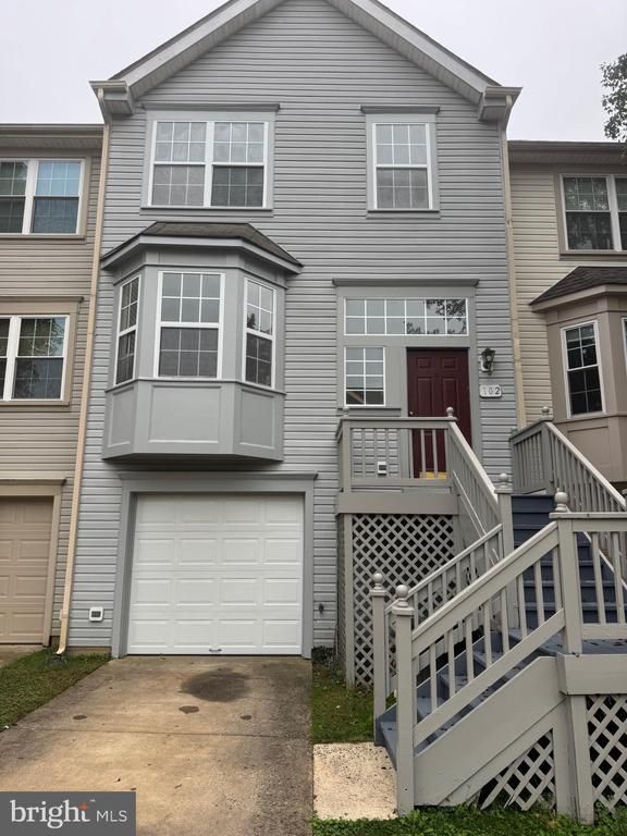 102 Frazer Dr, Purcellville, VA 20132