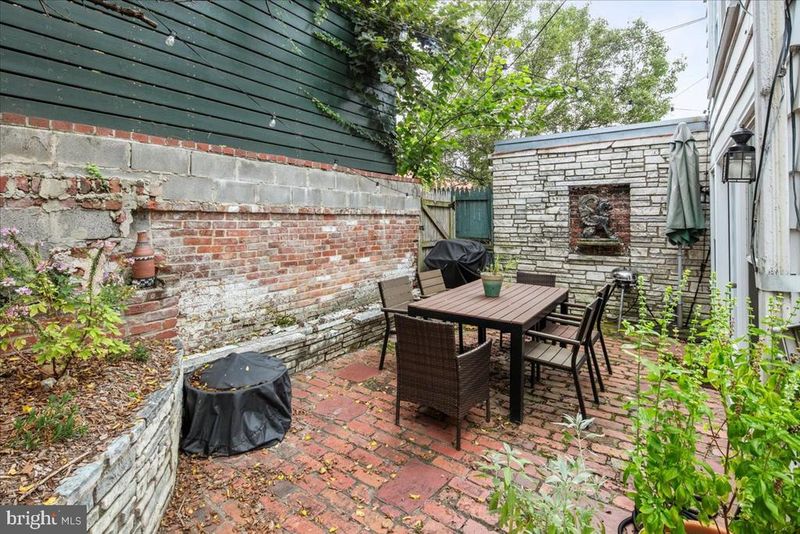 304 2nd St SE, Washington, DC 20003