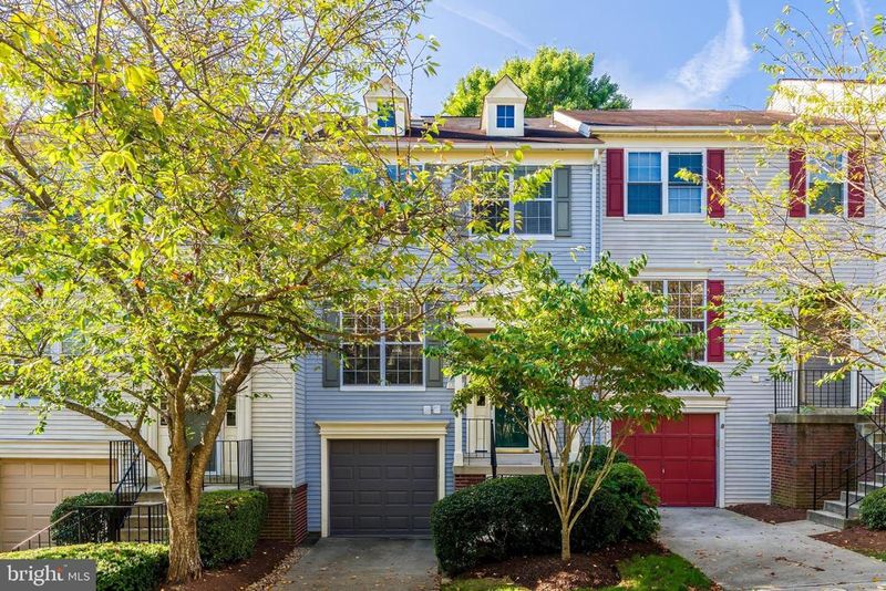 12210 Wye Oak Commons Cir, Burke, VA 22015