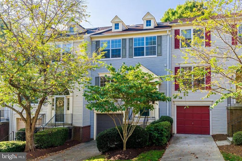 12210 Wye Oak Commons Cir, Burke, VA 22015