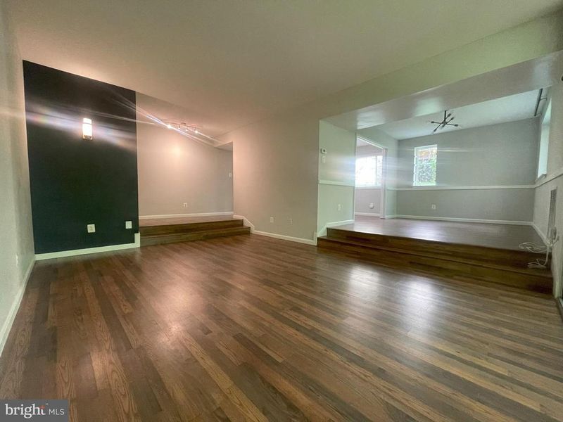 1661 Parkcrest Cir #100, Reston, VA 20190