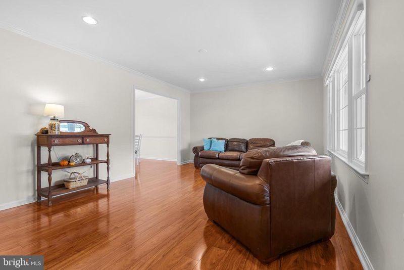 216 Wildman St NE, Leesburg, VA 20176