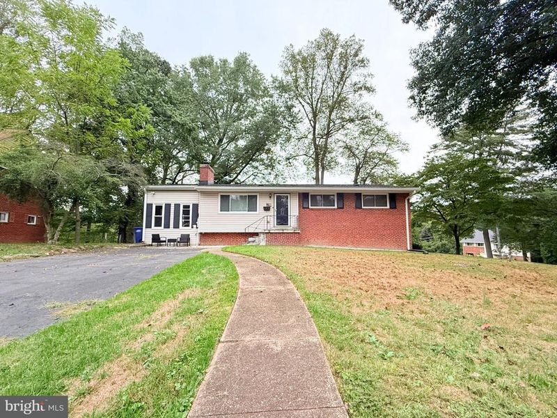 6910 Fern Pl, Annandale, VA 22003