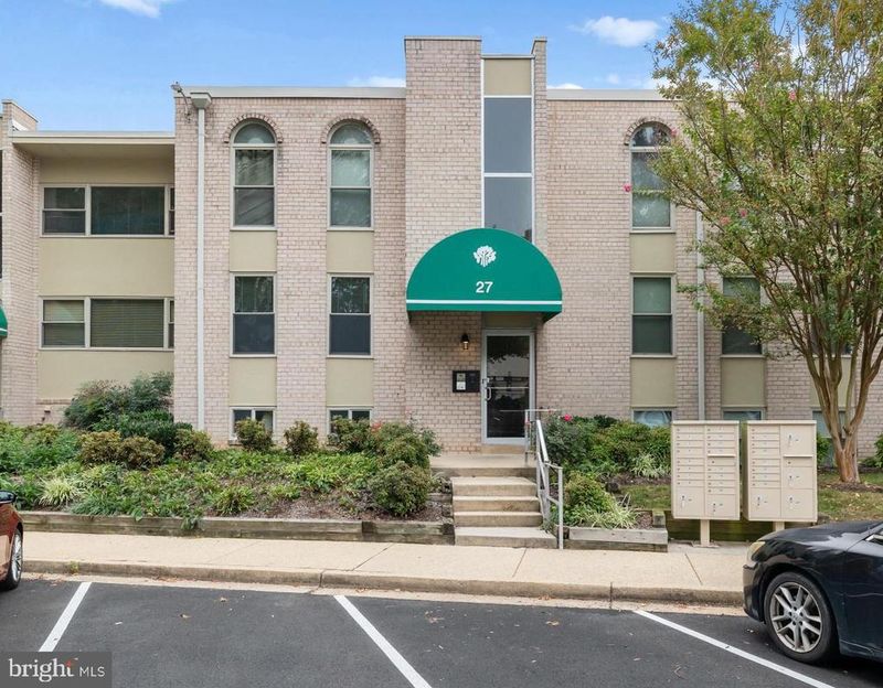 27 Canterbury Sq #201, Alexandria, VA 22304