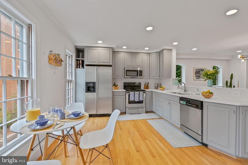 1340 N Lynnbrook Dr, Arlington, VA 22201