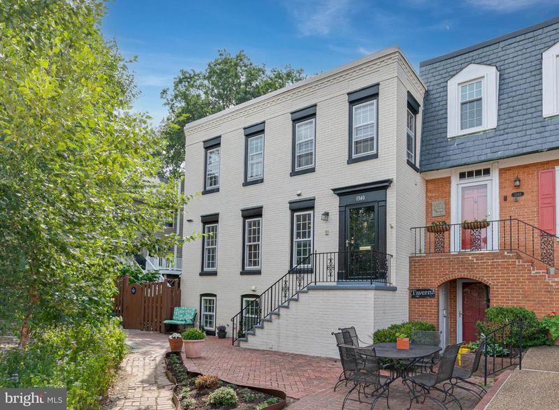 1340 N Lynnbrook Dr, Arlington, VA 22201