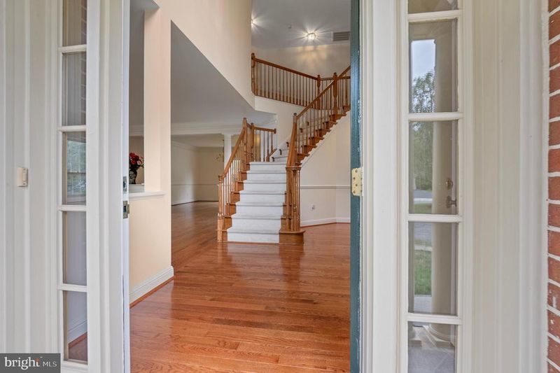 10604 Maplecrest, Potomac, MD 20854