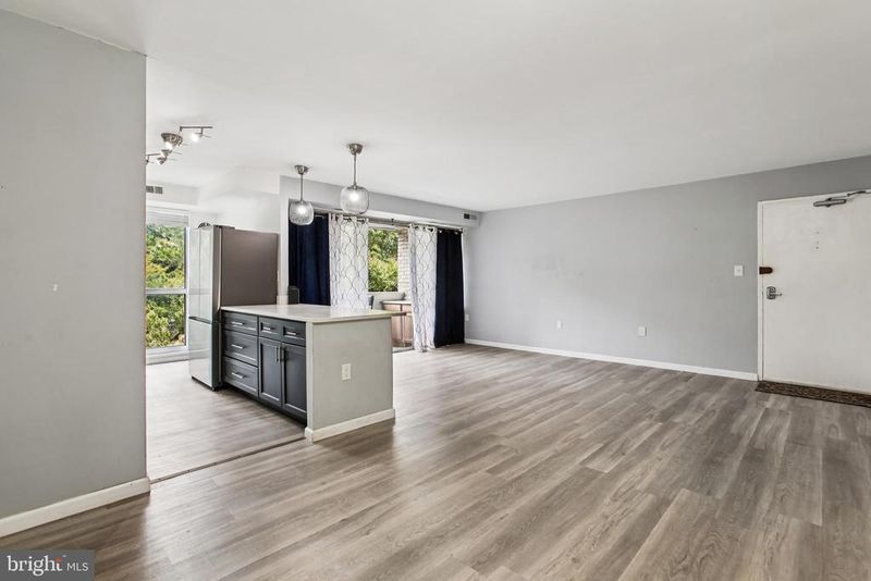 5608 Bloomfield Dr #204, Alexandria, VA 22312