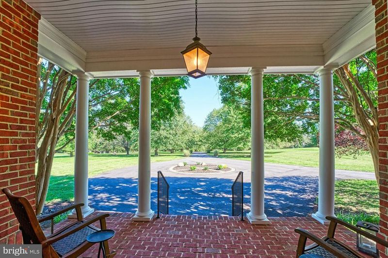 17009 Bold Venture Dr, Leesburg, VA 20176