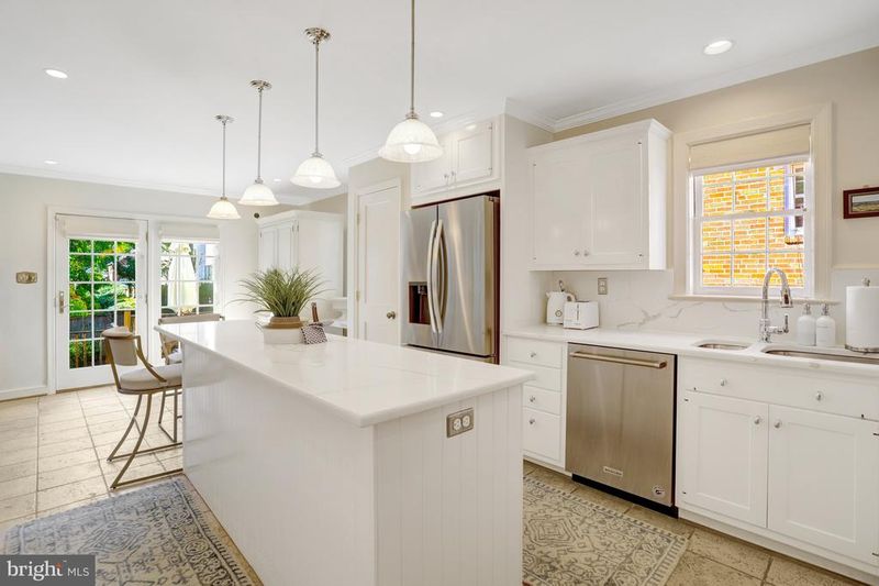 1114 Harrison St N, Arlington, VA 22205