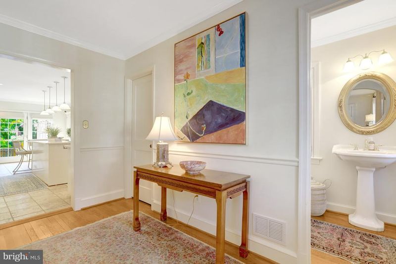 1114 Harrison St N, Arlington, VA 22205