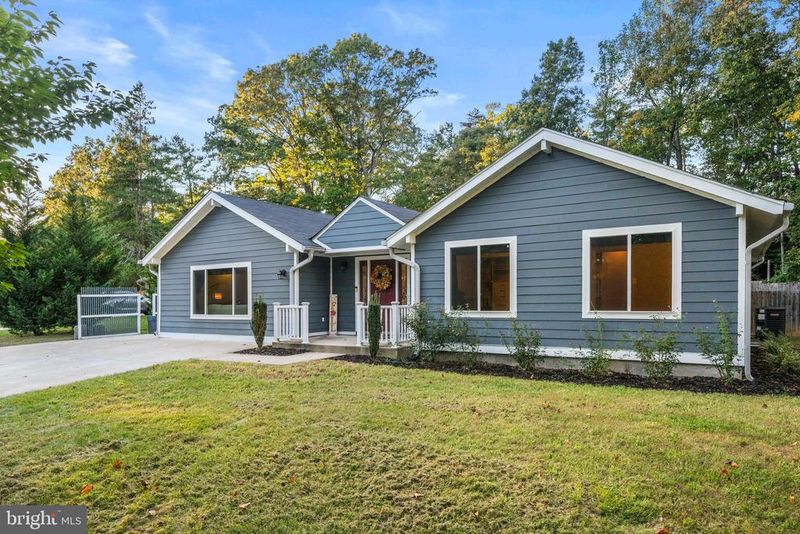 10402 Hollyoak Pl, Fairfax, VA 22032