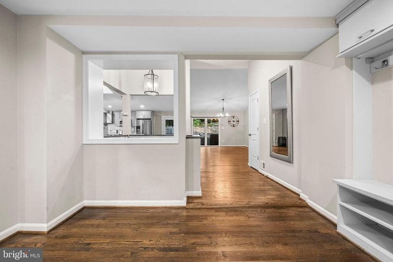 10402 Hollyoak Pl, Fairfax, VA 22032