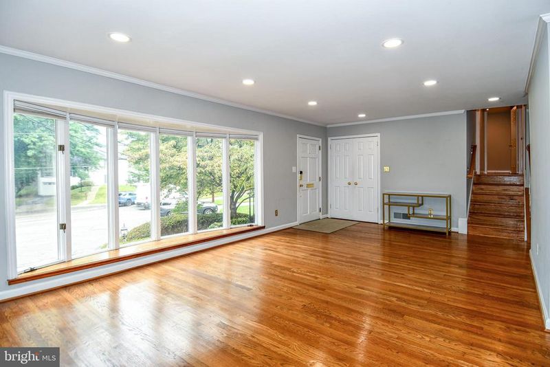 4100 Dewmar Ct, Kensington, MD 20895