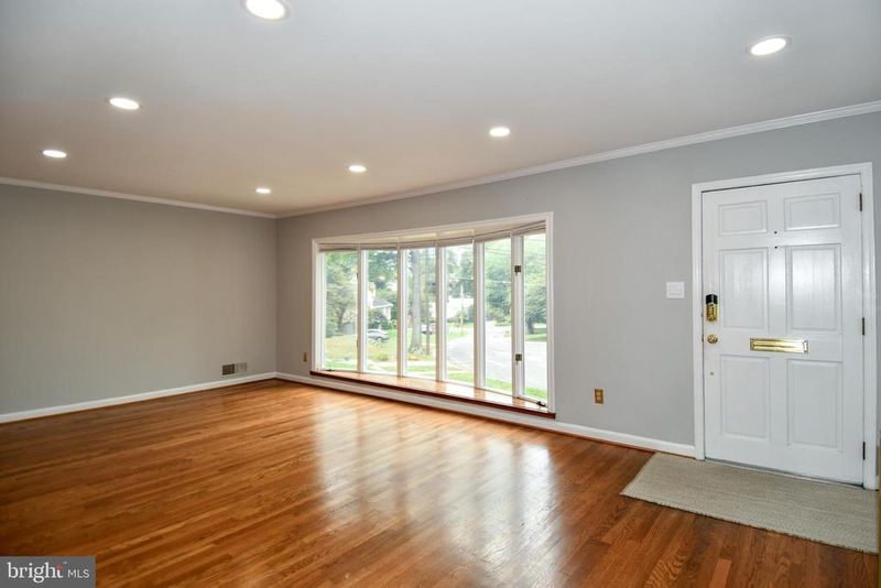 4100 Dewmar Ct, Kensington, MD 20895