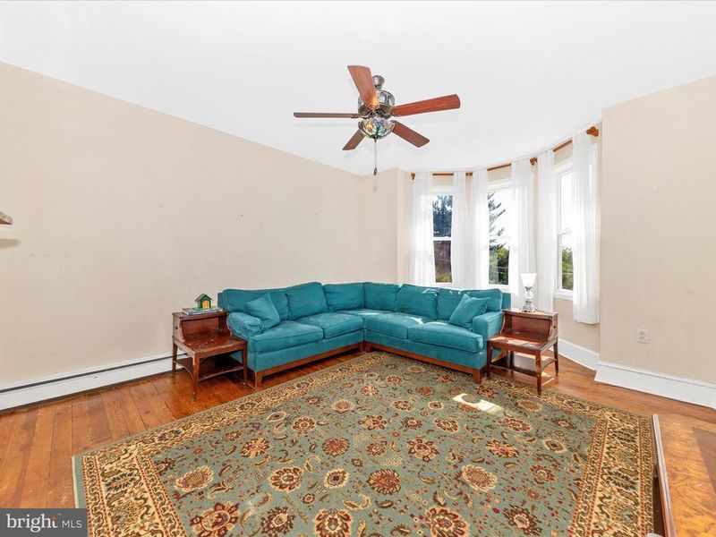 709 E A St E, Brunswick, MD 21716