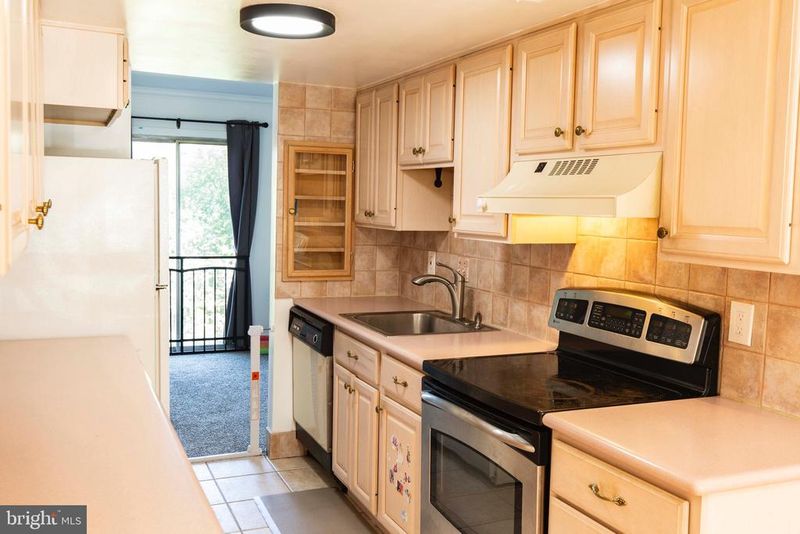19537 Transhire Rd, Montgomery Village, MD 20886