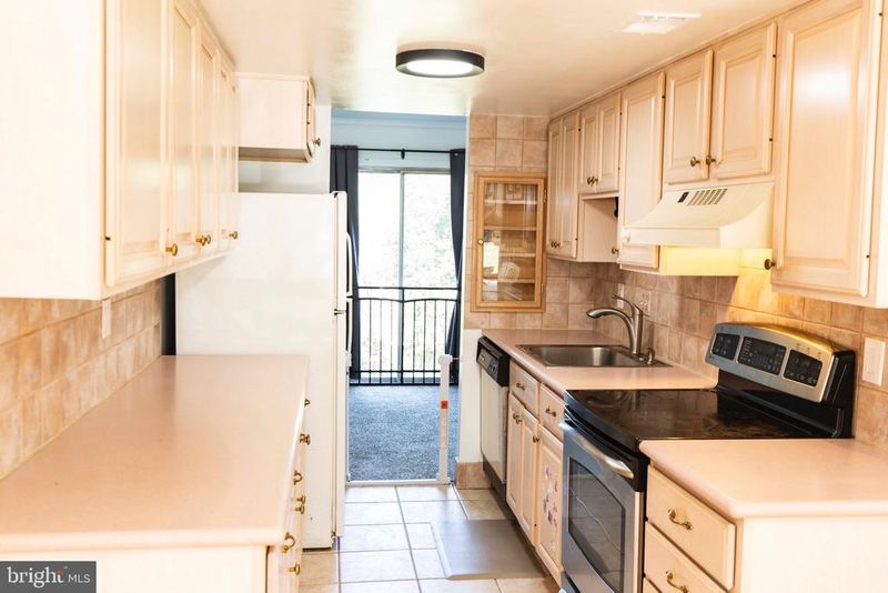 19537 Transhire Rd, Montgomery Village, MD 20886