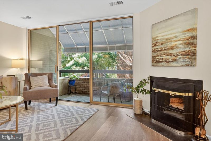 1729 S Hayes St #2, Arlington, VA 22202