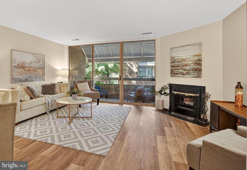 1729 S Hayes St #2, Arlington, VA 22202