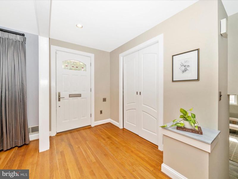 4904 Ertter Dr, Rockville, MD 20852