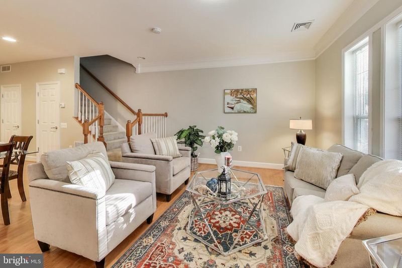 2400 Brookmoor Ln, Woodbridge, VA 22191