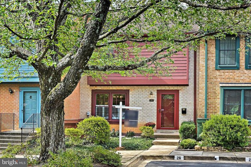 2180 Golf Course Dr, Reston, VA 20191