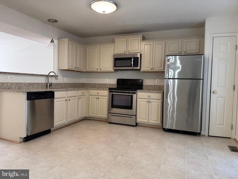 215 Merrill Ct, Stafford, VA 22554