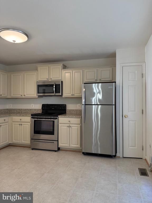 215 Merrill Ct, Stafford, VA 22554