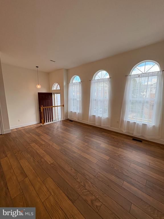 6729 Applemint Ln, Alexandria, VA 22310