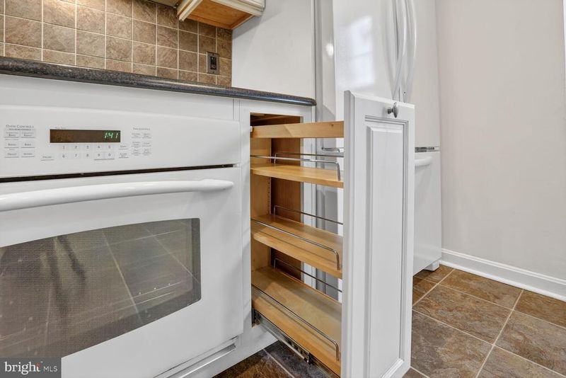 6070 Rock Glen Dr, Elkridge, MD 21075