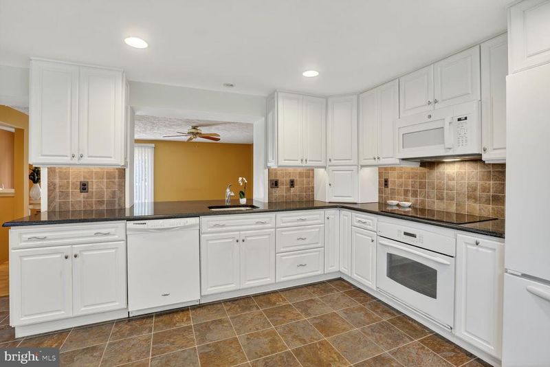 6070 Rock Glen Dr, Elkridge, MD 21075