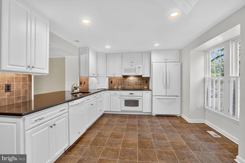 6070 Rock Glen Dr, Elkridge, MD 21075