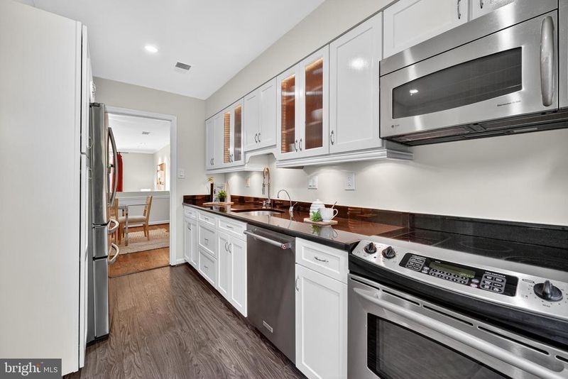 464 W Glebe Rd, Alexandria, VA 22305