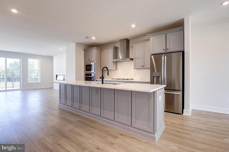 42225 Shining Star Sq, Brambleton, VA 20148