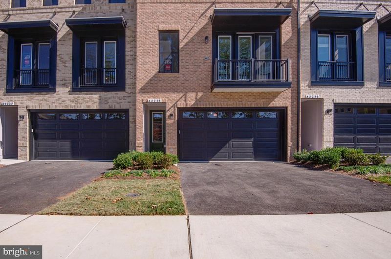 42225 Shining Star Sq, Brambleton, VA 20148