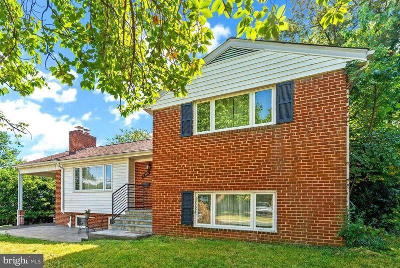 2306 Barbour Rd, Falls Church, VA 22043