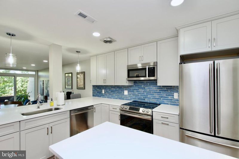 2204 S Quincy St #1, Arlington, VA 22204