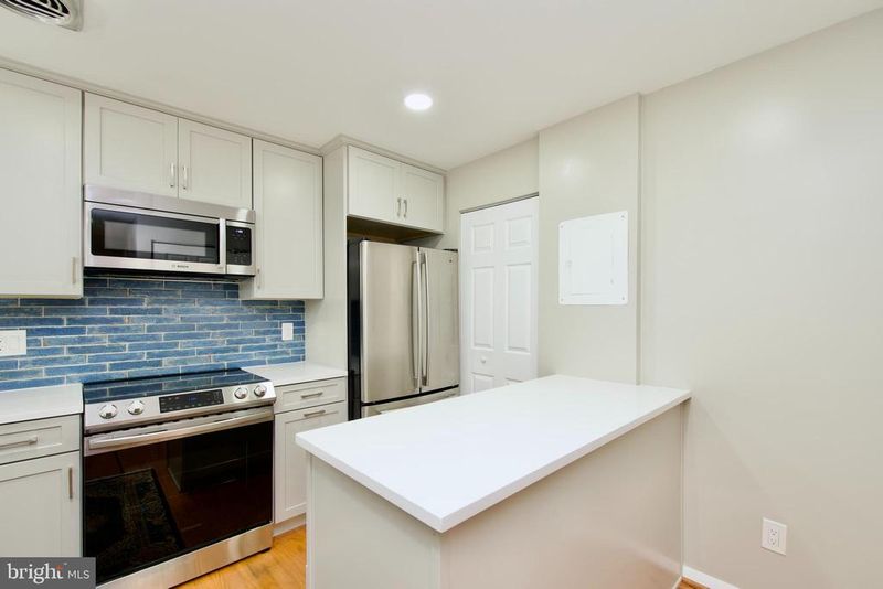 2204 S Quincy St #1, Arlington, VA 22204