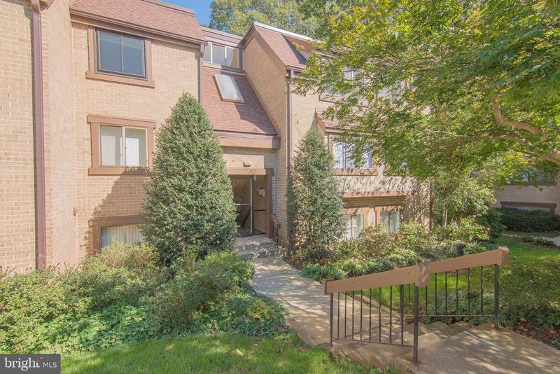 1665 Parkcrest Cir #301, Reston, VA 20190