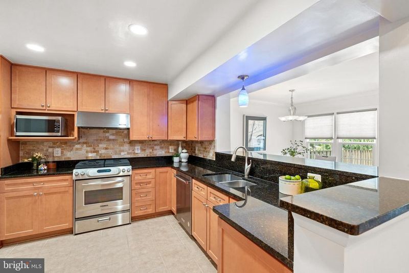1906 Duffield Ln, Alexandria, VA 22307
