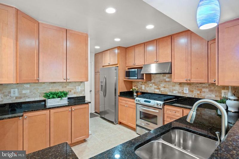 1906 Duffield Ln, Alexandria, VA 22307