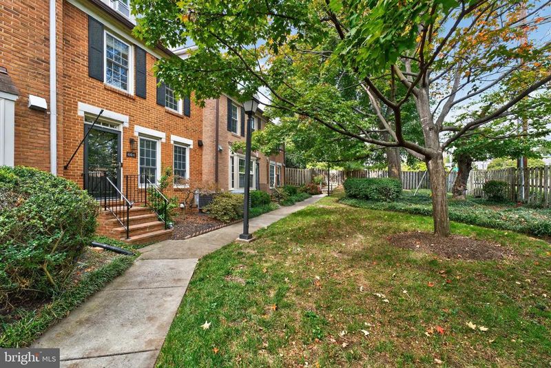 464 W Glebe Rd, Alexandria, VA 22305