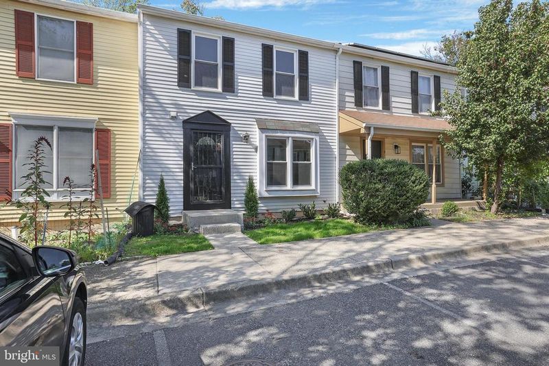 11 Seek Ct, Takoma Park, MD 20912